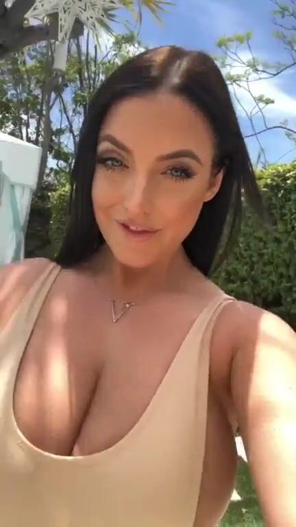 Angela White Angela White Walks For Us Porn Video Nevyda