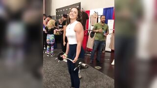 Powerlifter Katie Morgan breezes through a fitness expo's curl challenge - Happy Embarrassed Girls