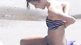 Glad Confused Gals: Bikini malfunction