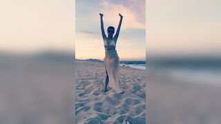 Beachin - Anna Kendrick