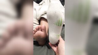 Foot Fetish: Everybody can't live without a nice sock removal ?
