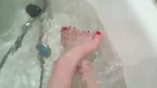Foot Fetish: I play with my feet in the water