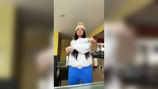 Alishba's booty shaking - Alishba Sheikh