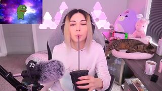 Alinity with a totally normal interaction with a straw - Alinity