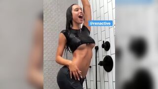 another wet video - Alexis Ren