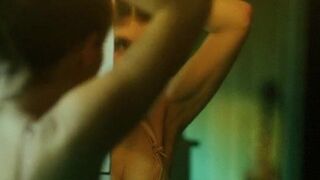 Mirror - GIF - Alexandra Daddario