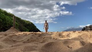 On the beach from YT (GIF) - Alexandra Daddario