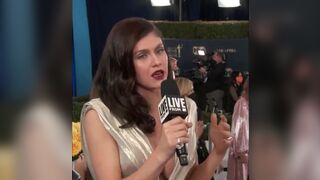 Beautiful at 2022 Screen Actors Guild Awards (GIF) - Alexandra Daddario