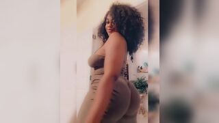 Phat jiggle booty - Real African Curves