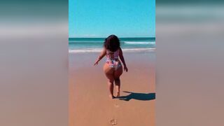 Booty in air - Real African Curves