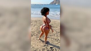 Beach bod - Real African Curves