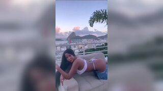 BREEZY - Real African Curves