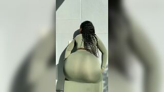 Twerking in the sun - Real African Curves