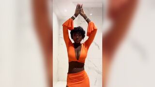 Belly dance in orange - Real African Curves