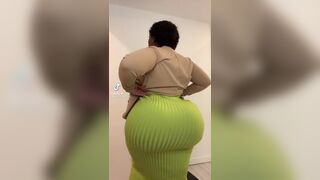 Big green fruit - Real African Curves