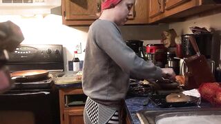FUCKING MY WIFE WHILE SHE MAKES DINNER - Freeuse