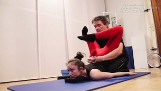 Assisted cheststand backbend 2 - Flexi Girls
