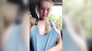 Teen shows tits in parking lot !!