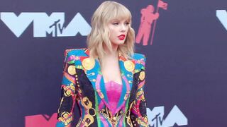 Taylor Swift - VMAs 2019 Red Carpet - Graceful Celebrities