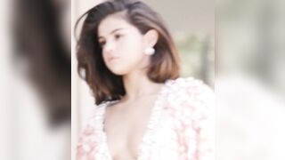 Graceful Celebrities: Selena Gomez