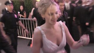 Graceful Celebrities: Jennifer Lawrence