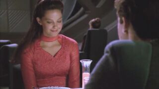 Graceful Celebrities: Ashley Judd