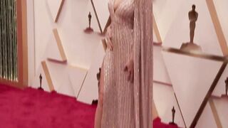 Graceful Celebrities: Brie Larson at the Oscars
