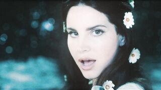 Graceful Celebrities: Lana Del Rey