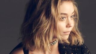 Graceful Celebrities: Sarah Hyland