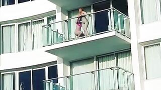 Ginger Banks: Filming on the balcony of our hotel in Xbiz Miami and he caught this interaction betwixt me and one of the people who live at this hotel haha ??