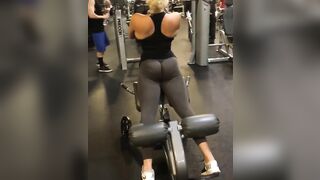 Gals in Leggings: Alexia Lima Working Out