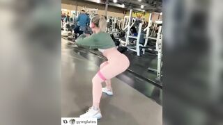 Gals in Yoga Panties: Thick Pink Yogapants Golden-haired Ass Working out