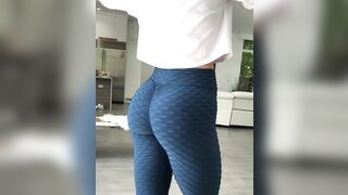 Gals in Yoga Panties: Sexy ass fuck