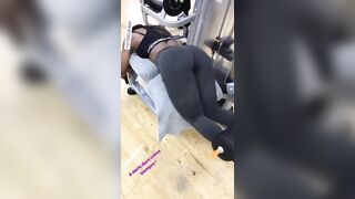 Gals in Yoga Panties: Working these glutes