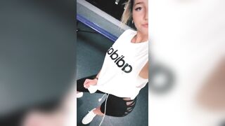 Sexy Emma making gainz - Girls in Yoga Pants