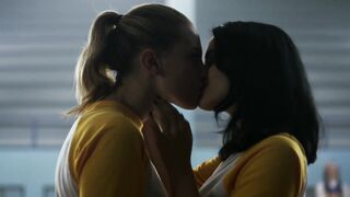 Gals Giving a kiss: Riverdale