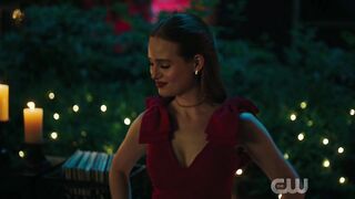 Gals Giving a kiss: Riverdale has great plot