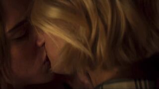 Gals Giving a kiss: Kate Mara & Ellen Page