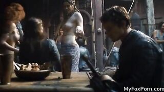 Yara Greyjoy in Game of Thrones - Girls Kissing