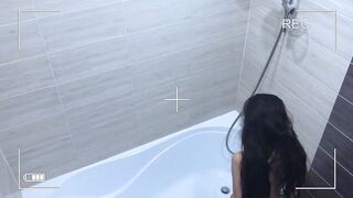 Gals Showering: Watched the stepsister in the bath from a hidden camera
