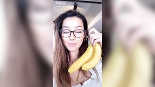 Gals with Glasses: Bananas