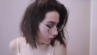 Gals with Glasses: Dodie Clark