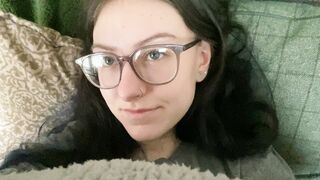 lazy in my glasses ?? - Girls with Glasses