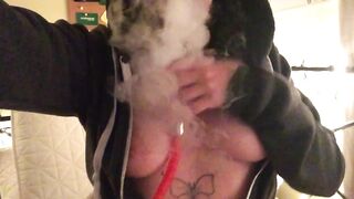 Gone Wild: Smokin' shisha during the time that nude is un ??