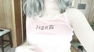 an unnecessarily long video of my pale boobs ~